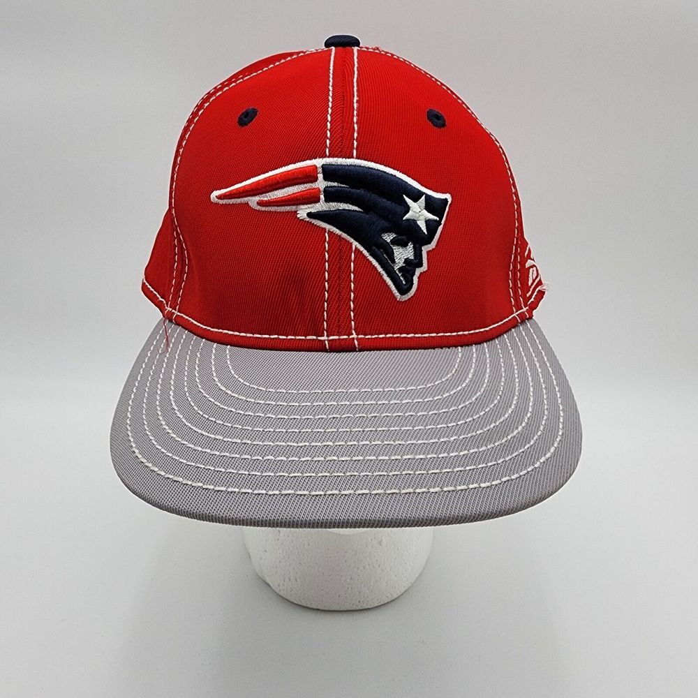 REEBOK Onfield NFL NE PATRIOTS‎ FLEXFIT HAT ADULT Size 7 2/3 RED/GRAY  Men's